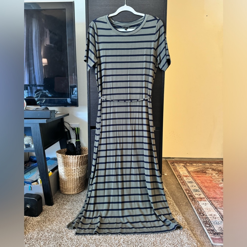 Banana Republic short sleeve t-shirt dress. Tie waist M